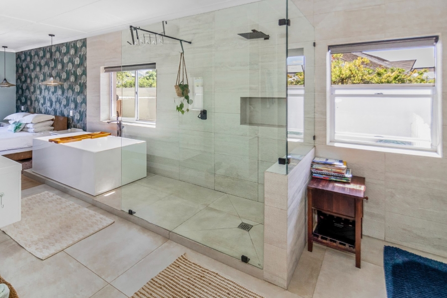 4 Bedroom Property for Sale in Leisure Isle Western Cape
